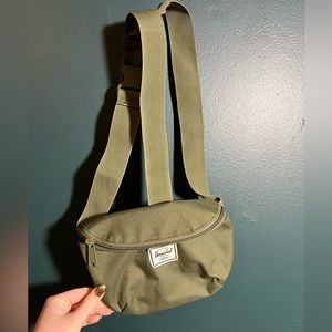 Herschel Classic Hip Pack in Ivy Green